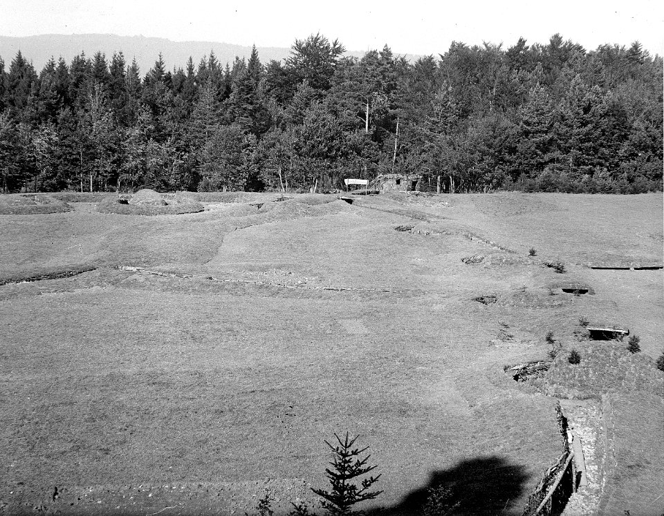 Verteidigungsanlage mit Laufgräben und Bunkern - CH-BAR - 3236599
