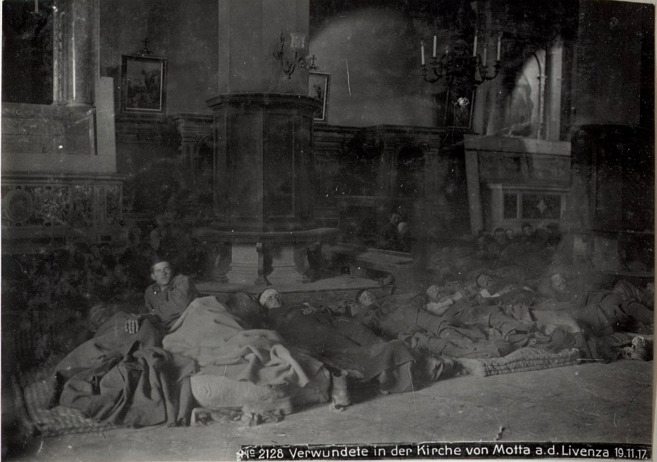Verwundete in der Kirche von Motta a.d.Livenza 19.11.17. (BildID 15611724)