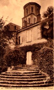 Vertheuil - Abbaye et vieux perron