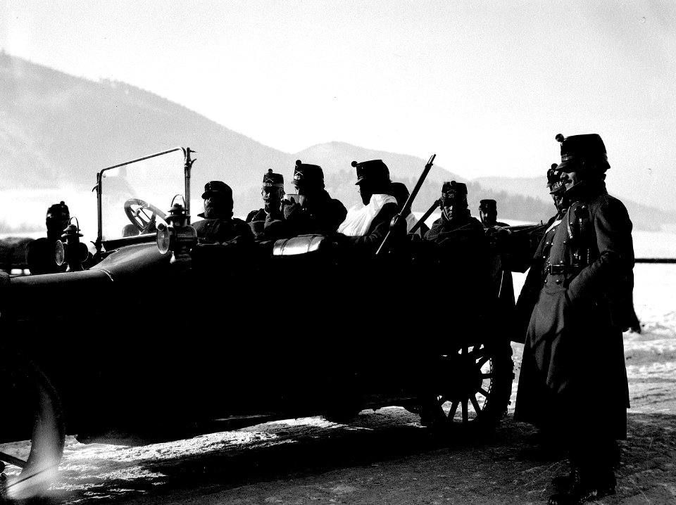 Verwundetentransport mit Auto - CH-BAR - 3236669