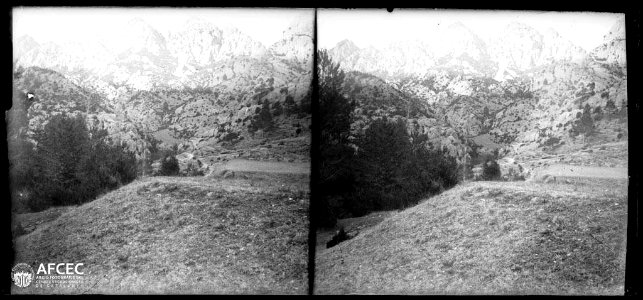 Vessant rocós des de la vall de l'Aigua de les Set Riberetes