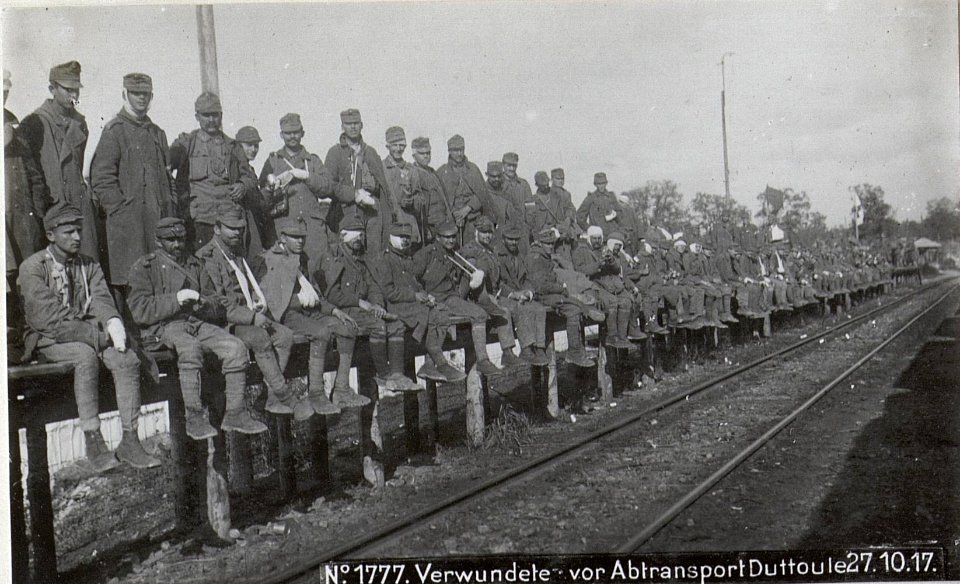 Verwundete vor Abtransport Duttoule 27.10.17. (BildID 15608866)