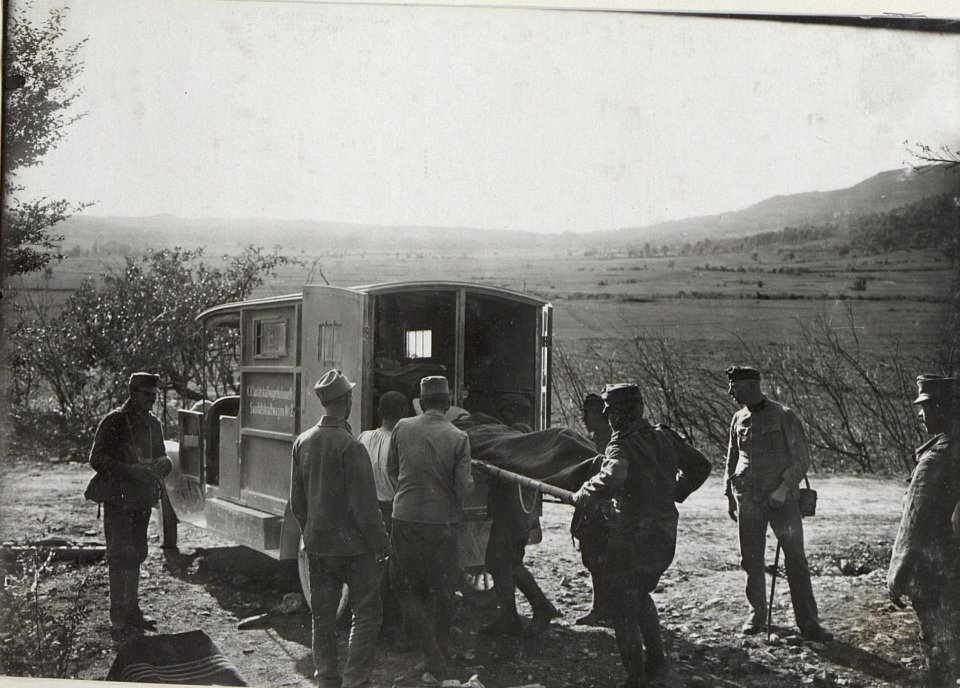 Verwundeten Abtransport im Wippachtal.5.9.17. (BildID 15602893)