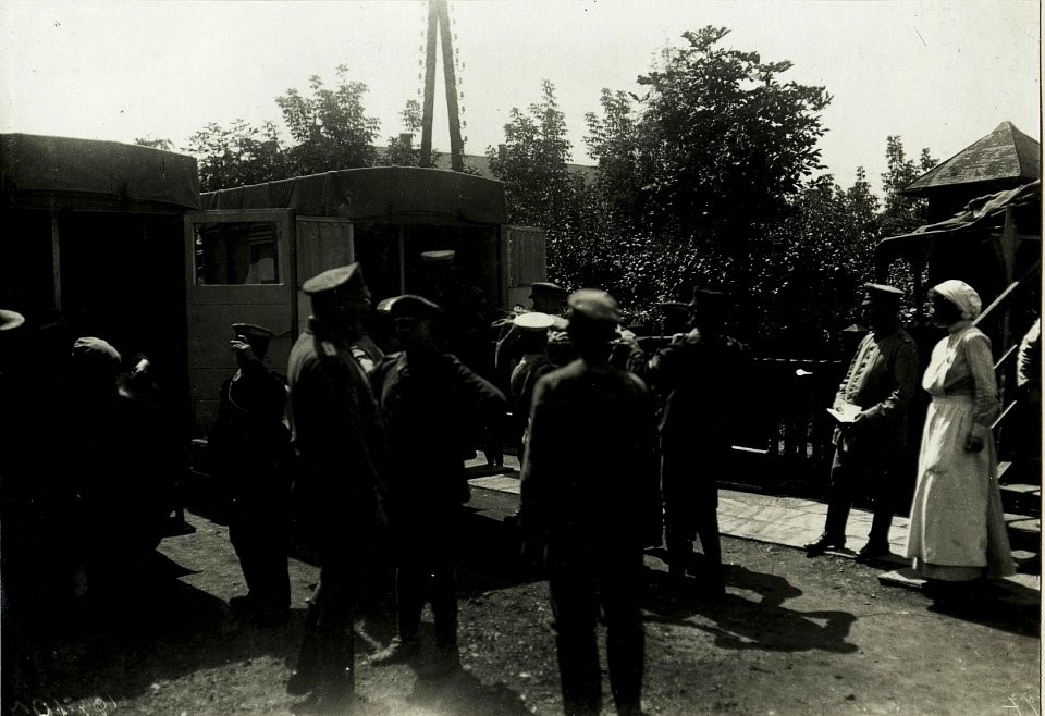 Verwundetenabschub. (Bahnhof Stryj.) (BildID 15433162)