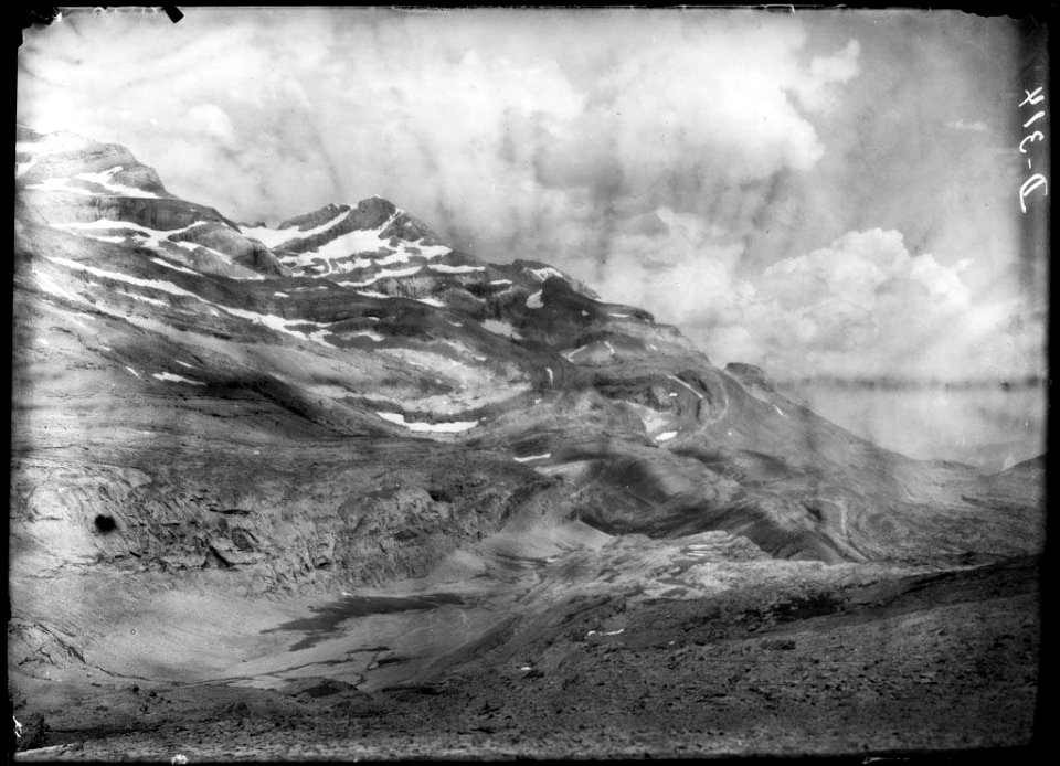 Vessants del Mont Perdut amb neu