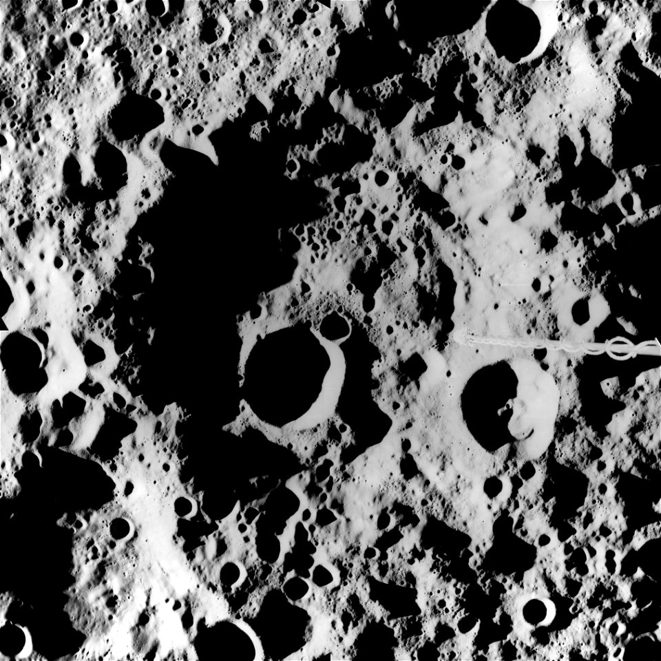 Vetchinkin crater AS16-M-2698