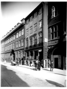 Vestergade 33 by Peter Elfelt