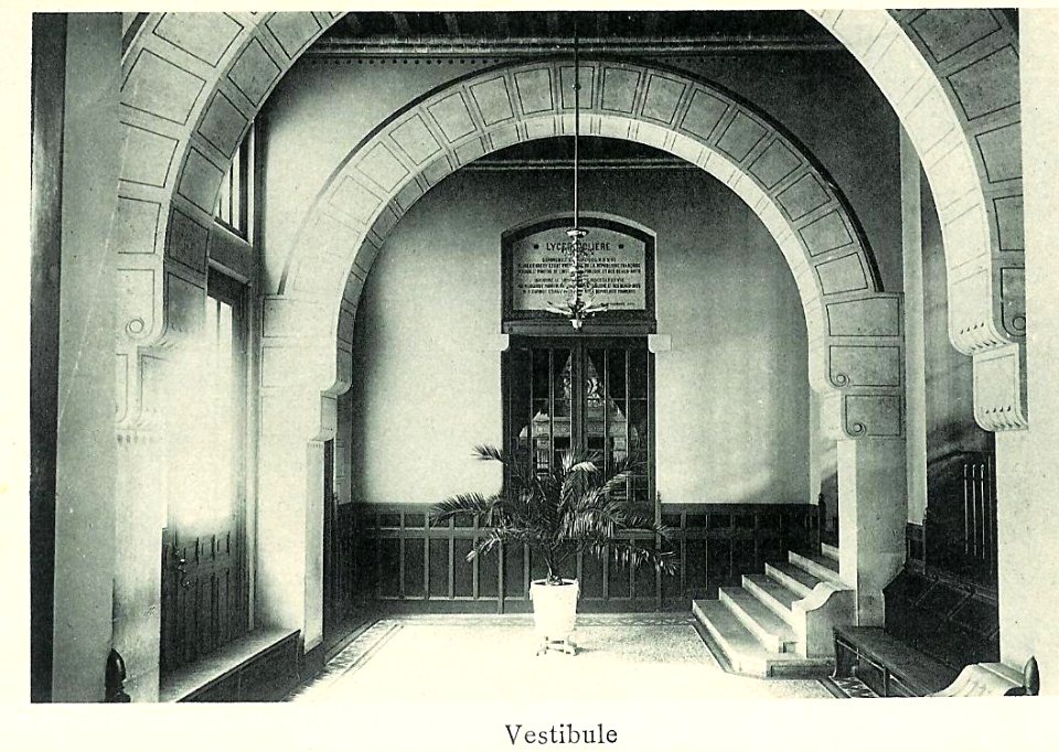 Vestibule-lycée-molière