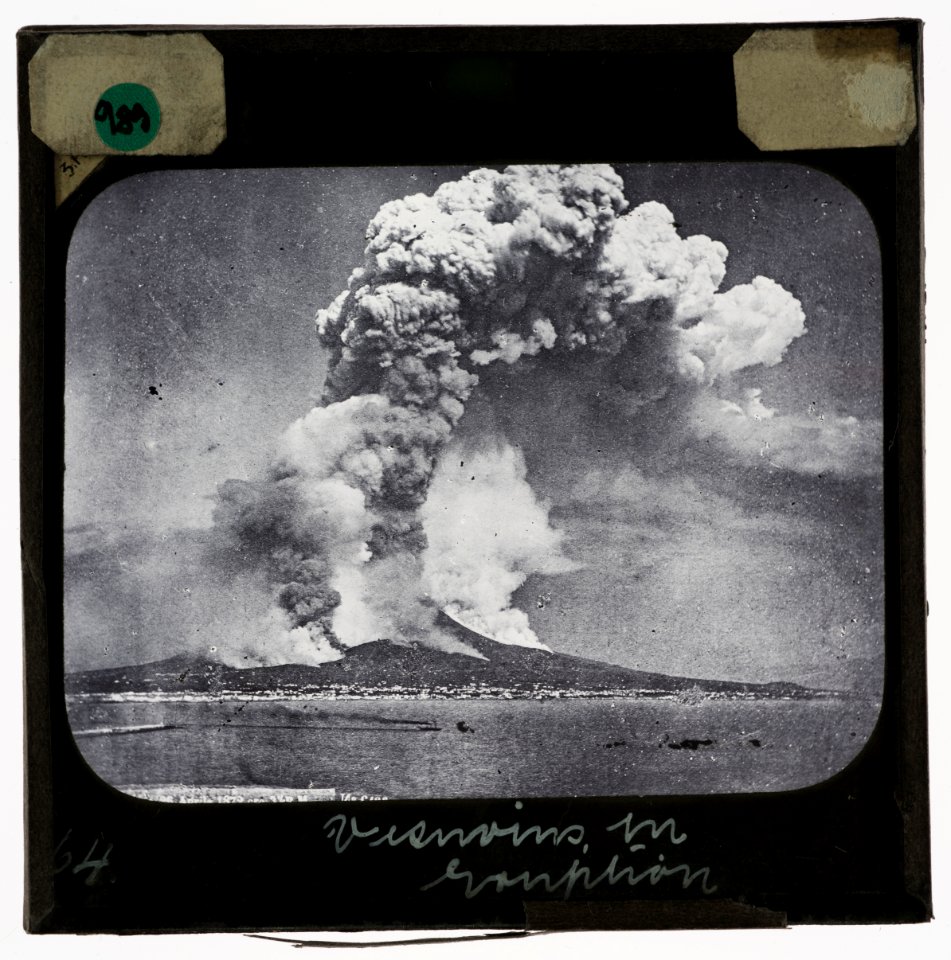 Vesuvius in eruption YORYM-TA0989