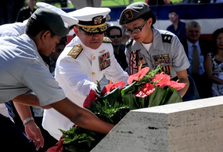 Veterans Day ceremony 141111-N-GI544-121 photo