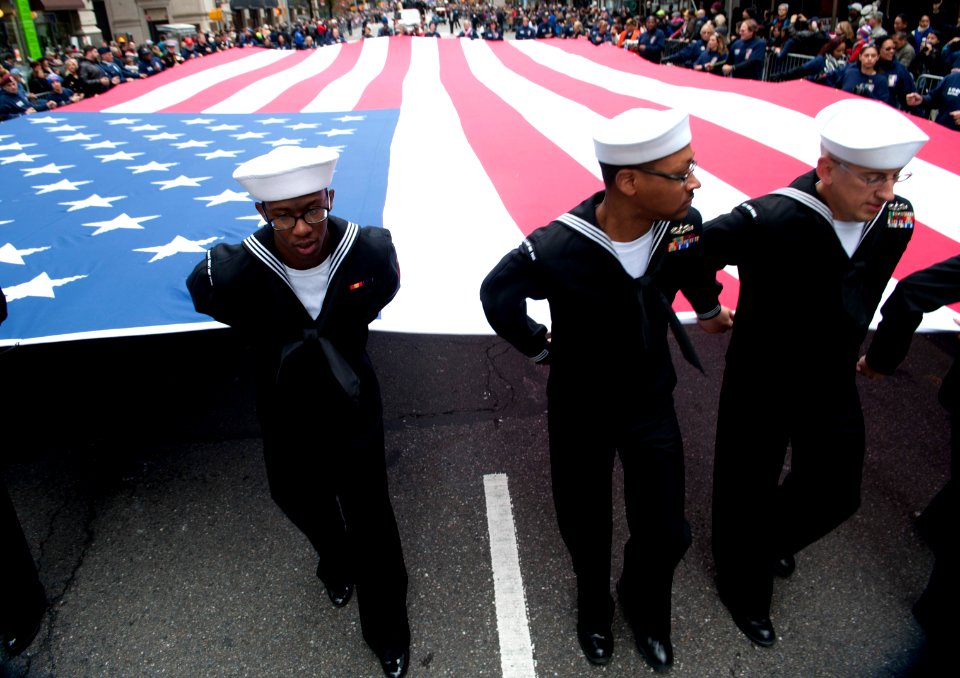 Veterans Day parade 151111-N-OT964-982