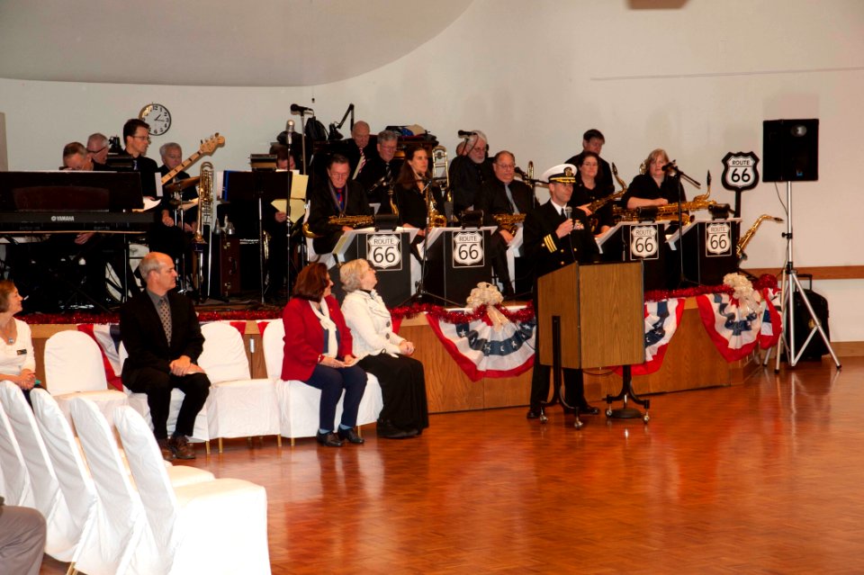 Veterans Day event 141111-N-QY316-014