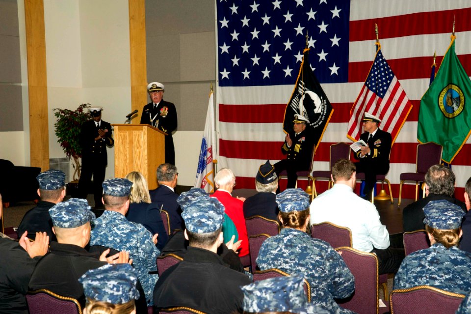 Veterans Day remembrance ceremony 141110-N-QY316-008