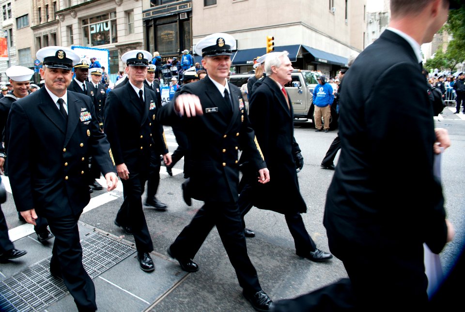 Veterans Day parade 151111-N-OT964-872