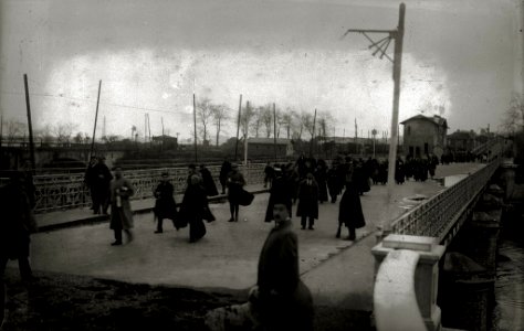 Viajeros en la estación del Topo de Irun (2 de 4) - Fondo Car-Kutxa Fototeka