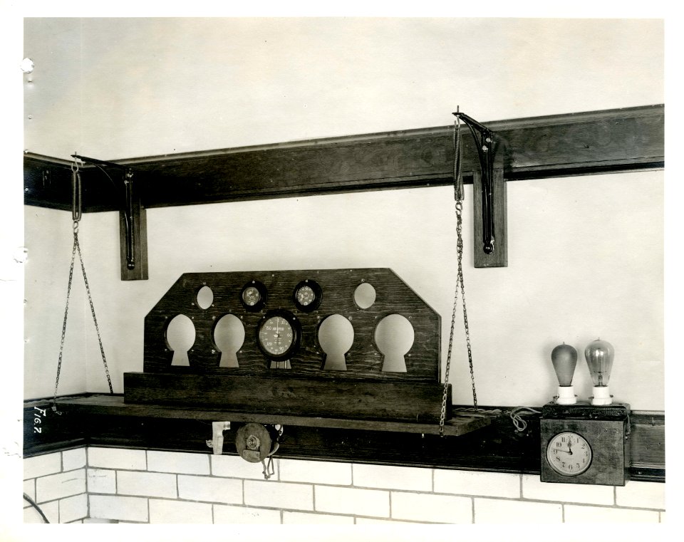 Vibrating board for air speed meters and oil and air pressure gauges