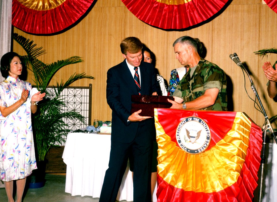 Vice President Dan Quayle accepts a gift from Major General Henry C. Stackpole III, Commanding General, 3rd Marine Division, during a reception at the officers club