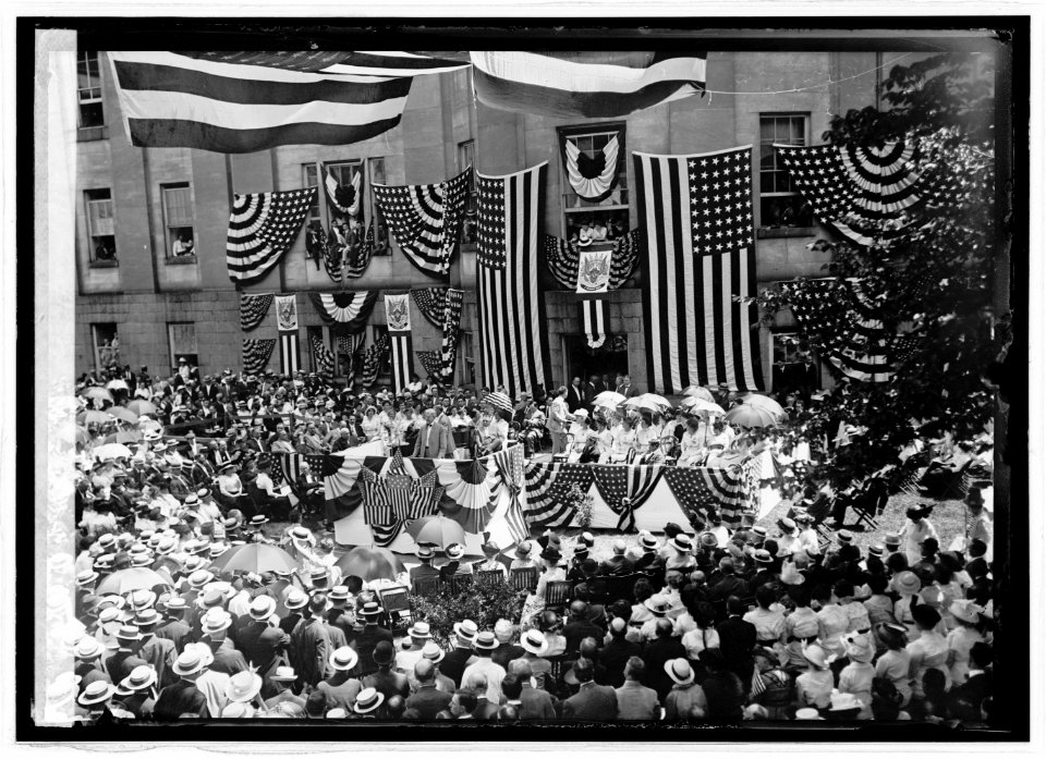 Vice President Marshall delivering address) Flag Day, June 1914 LCCN2016848668