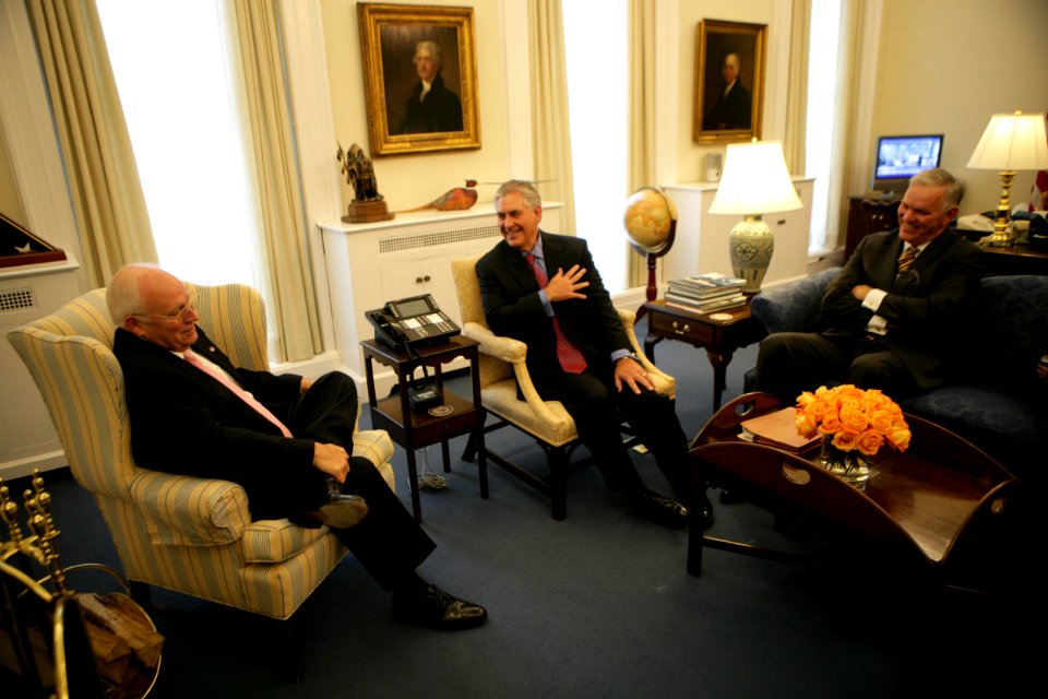 Vice President Dick Cheney talks with Rex Tillerson and Ralph Daniel (Dan) Nelson