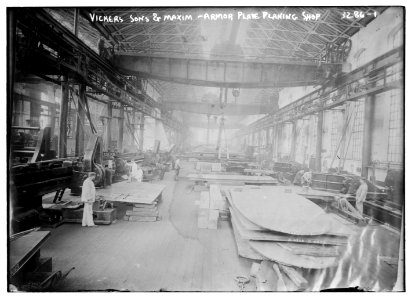 Vickers sons and Maxim - Armor plate planing shop LCCN2014697989
