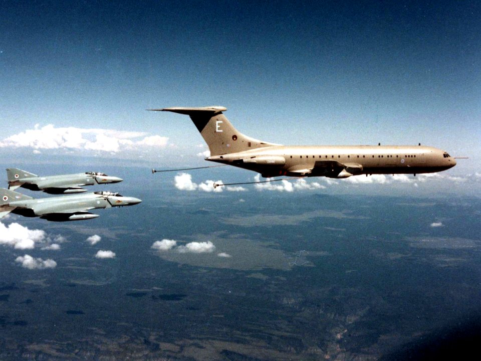 Vickers VC10 refuels 74 Sqn Phantom F.3s 1984