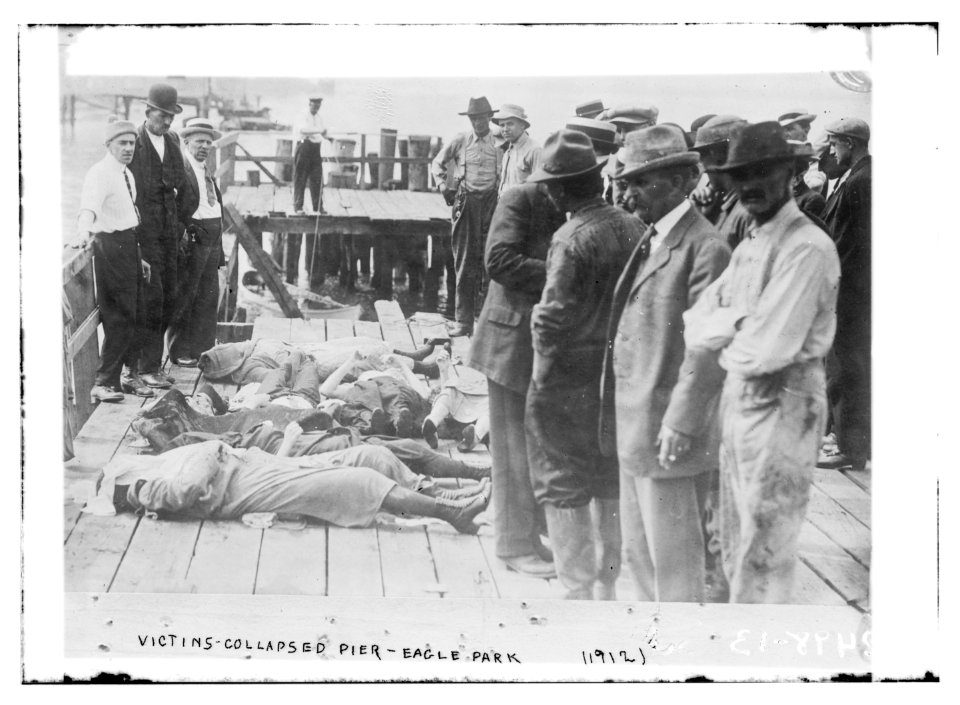 Victims - Collapsed Pier - Eagle Park LCCN2014691402