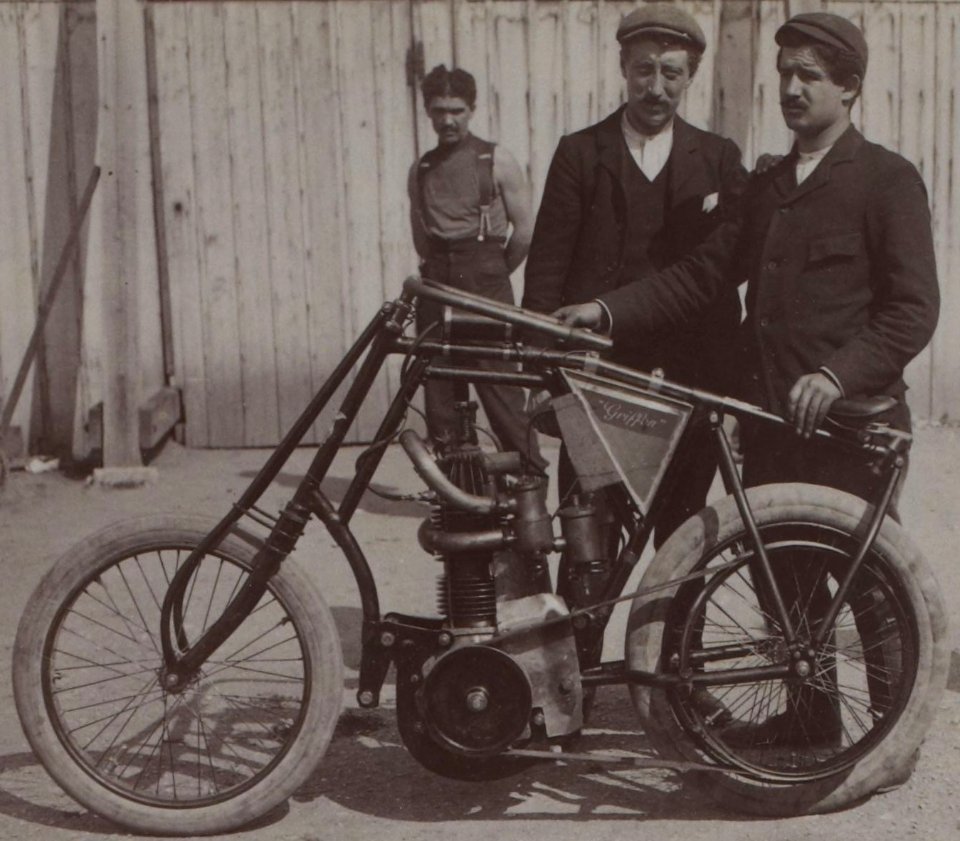 Victor Rigal en 1903, sur motocyclette Griffon