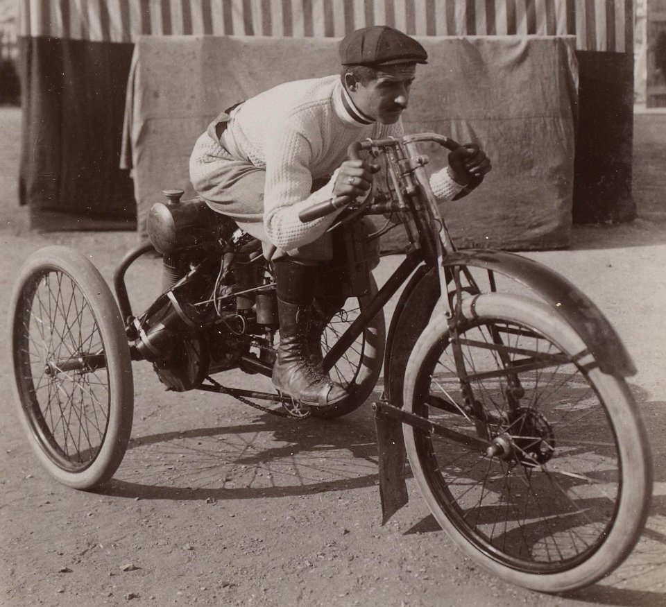 Victor Rigal, vainqueur du Prix Levassor pour Motocycles le 30 juin 1901, sur 20 kilomètres, lors du au Grand Prix cycliste de la République