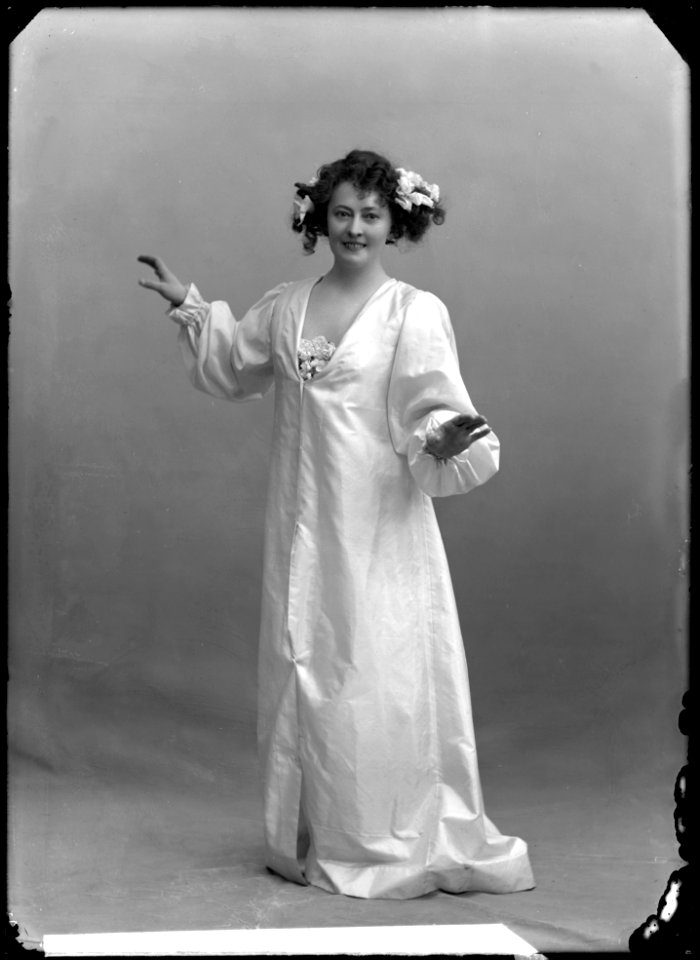 Victoria Strandin in Festen hos Thérèse at Kungliga Operan 1911 - SMV - NS105