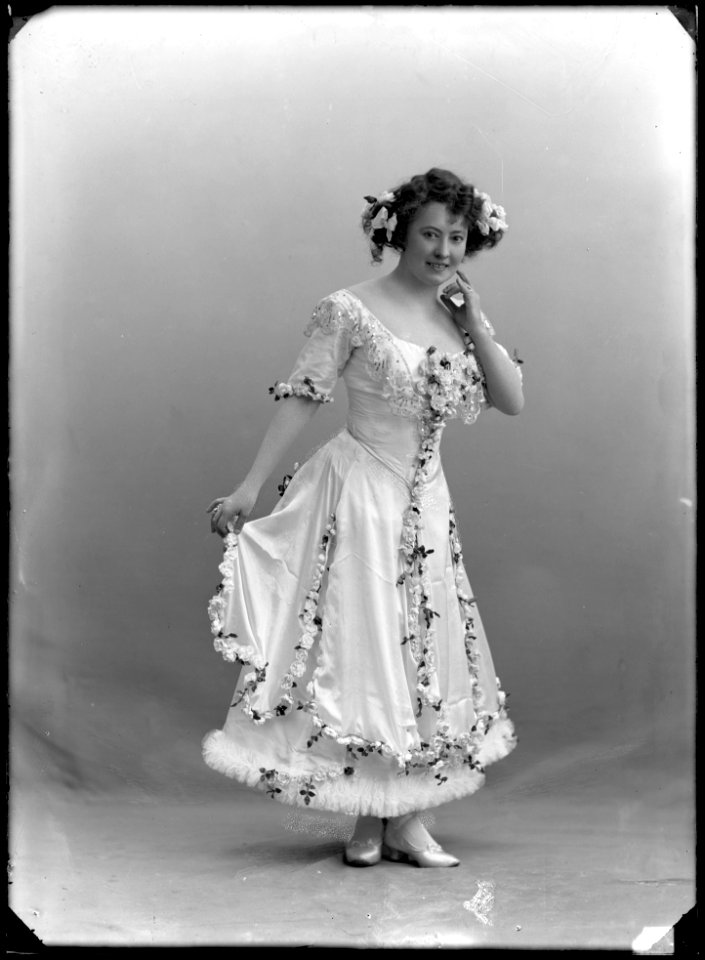 Victoria Strandin in Festen hos Thérèse at Kungliga Operan 1911 - SMV - NS106