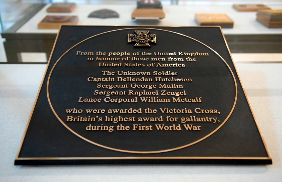 Victoria Cross (24720922559)