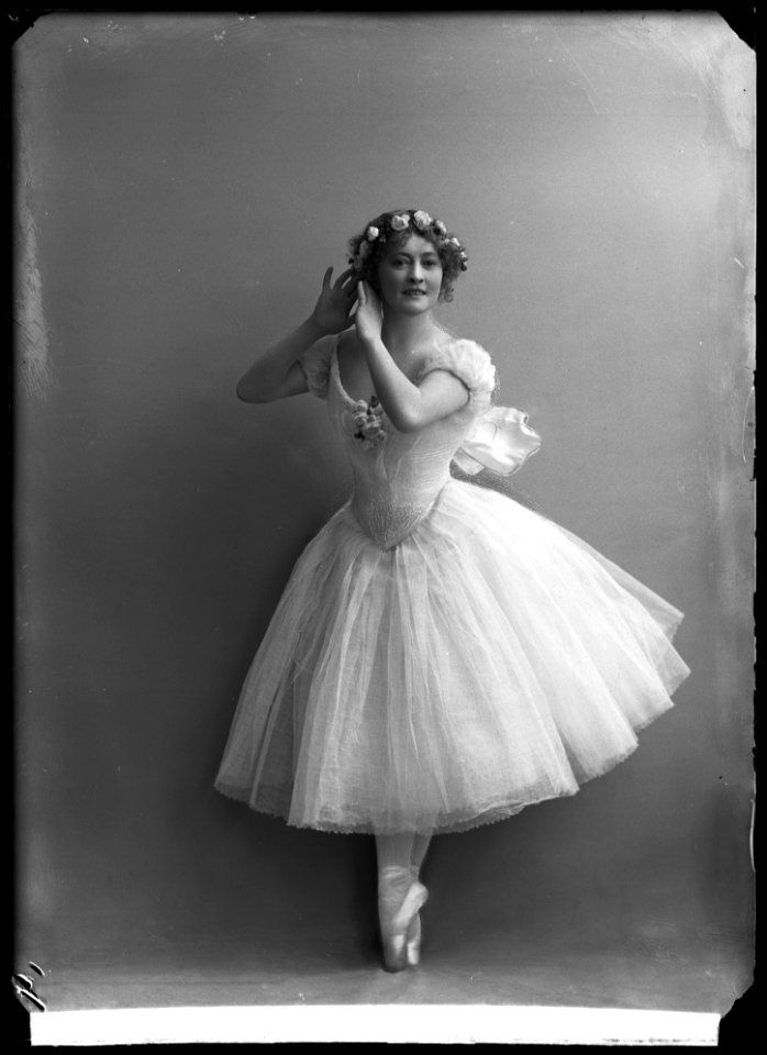 Victoria Strandin in the ballet Sylfiderna at Kungliga Operan 1913 - SMV - GS088