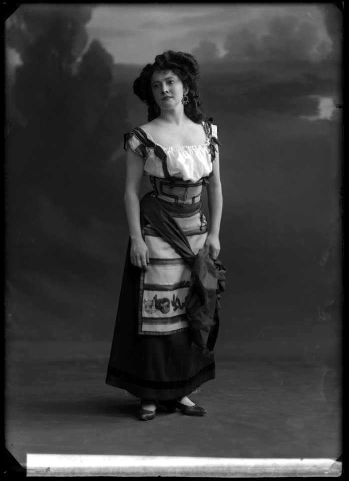 Victoria Strandin, dancer, in the opera Den stumma från Portici at Kungliga Operan 1908 - SMV - GS082