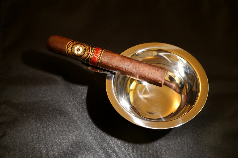 Smoke ashtray smoking