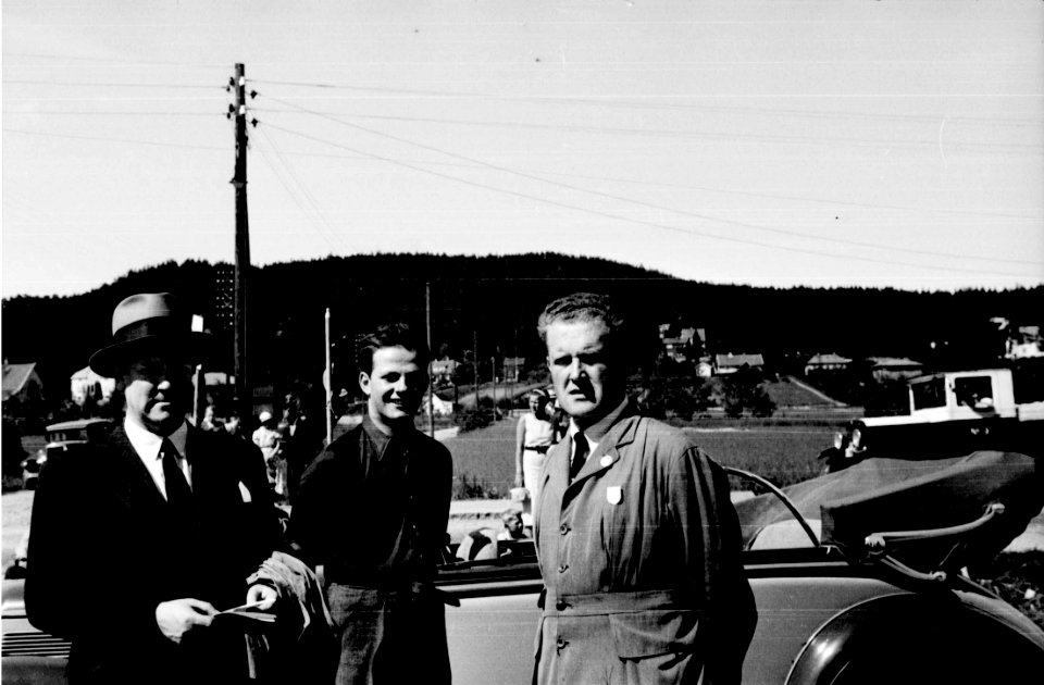 Vidkun Quisling og Johan B. Hjort, ukjent person i midten.