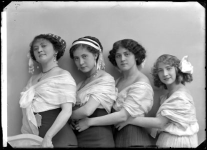 Victoria, Atania, Ebon and Greta Strandin, dancers, photo 1911 - SMV - NS075