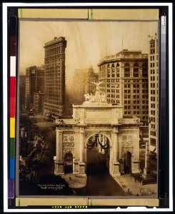 Victory Arch and Flatiron Bldg. LCCN99406468 photo