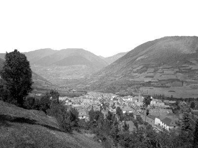 Vielha vista des del turó del castell (Restored)