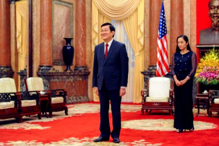 Vietnamese President Sang Waits for Secretary Kerry as he Arrives at the Presidential Palace of Vietnam in Hanoi - 20375462341