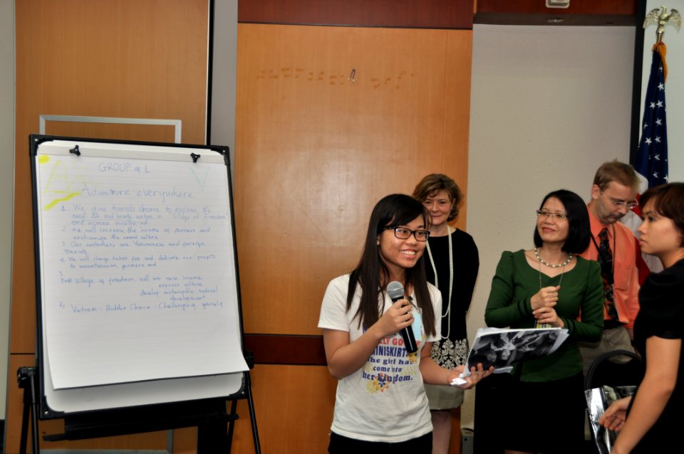 Vietnamese university students join the Business Plan Mashup exercise (8198205205)
