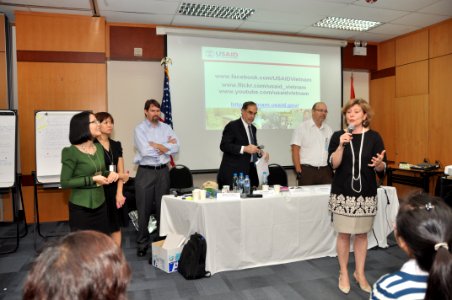 Vietnamese university students join the Business Plan Mashup exercise (8199287060)