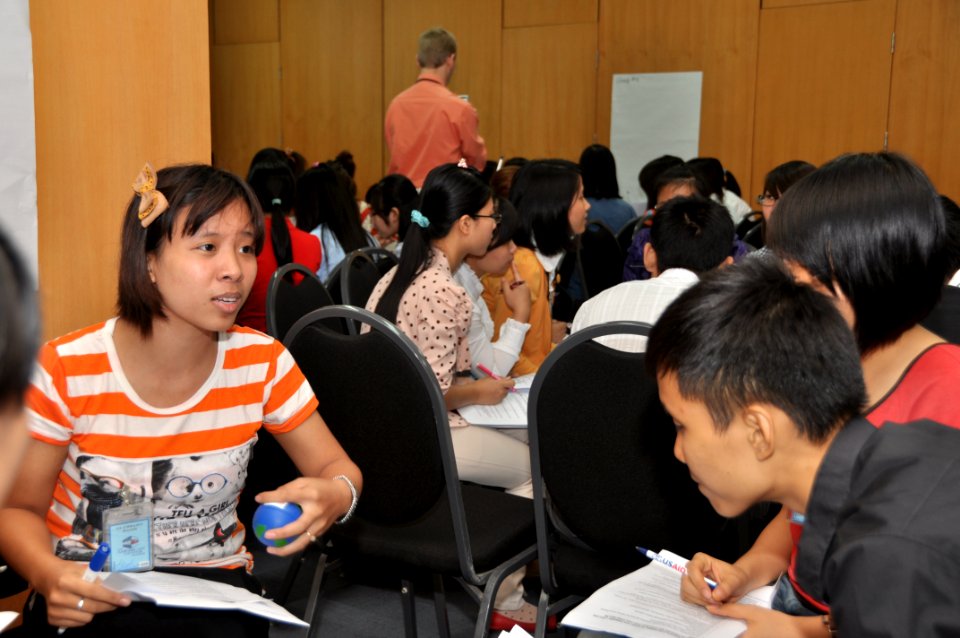 Vietnamese university students join the Business Plan Mashup exercise (8199304394)