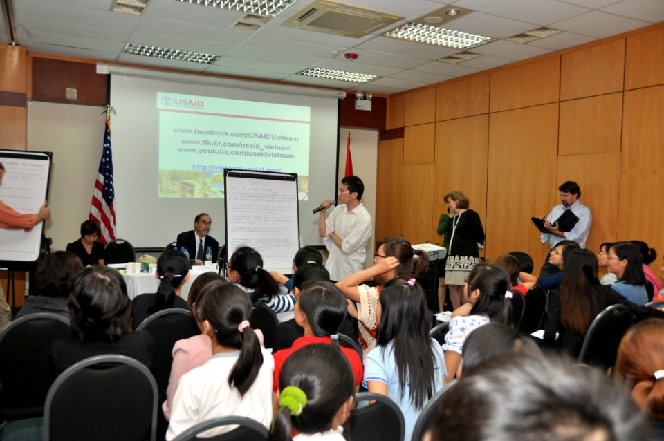 Vietnamese university students join the Business Plan Mashup exercise (8198203295)