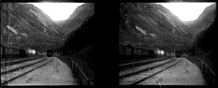 Vies de tren amb alguns vagons a Göschenen