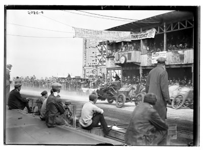 View from grandstand at Vanderbilt automobile race LCCN2014688545