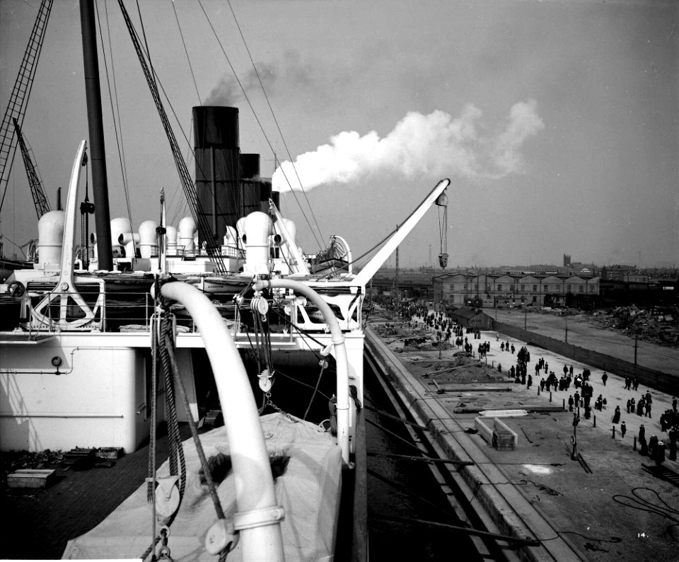 View from the Docking Bridge on the 'Aquitania' (1914) RMG G10799