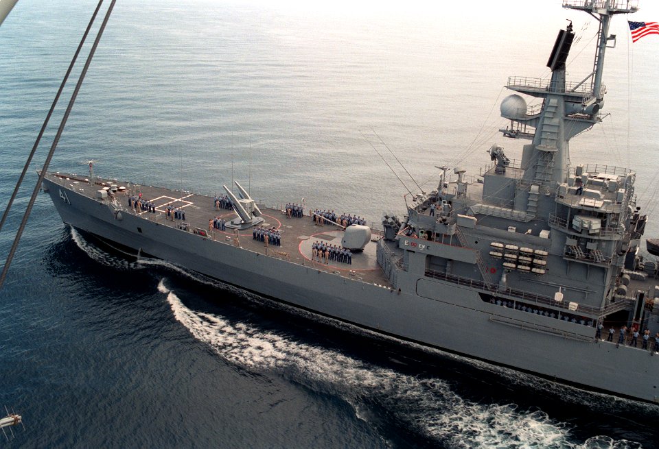 View forward of USS Arkansas (CGN-41), 9 April 1986 (6517408)