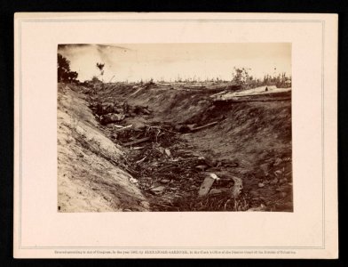 View in the ditch, on the right wing, after the Battle of Antietam LCCN2014646933