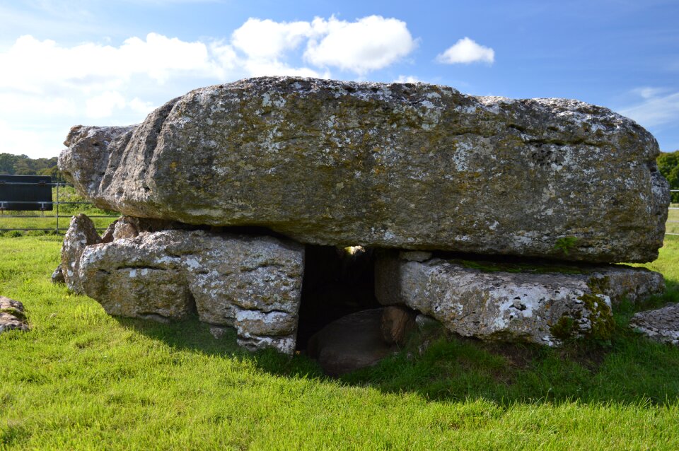 Burial chamber neoloithic angelsey