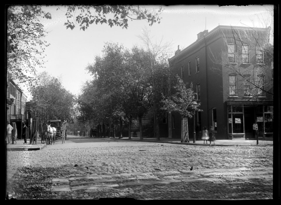 View of 10th & F Streets, S.W., looking North up F Street LCCN2016647085